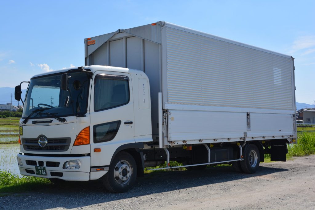 中型ウィング車（日野 レンジャー）